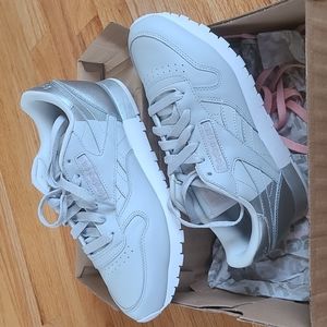 Reebok classics sneakers *never worn, still in box* size 7